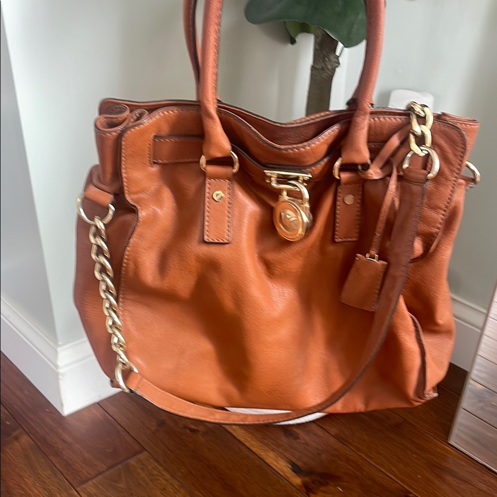 Elegant Tan Leather Tote Bag
